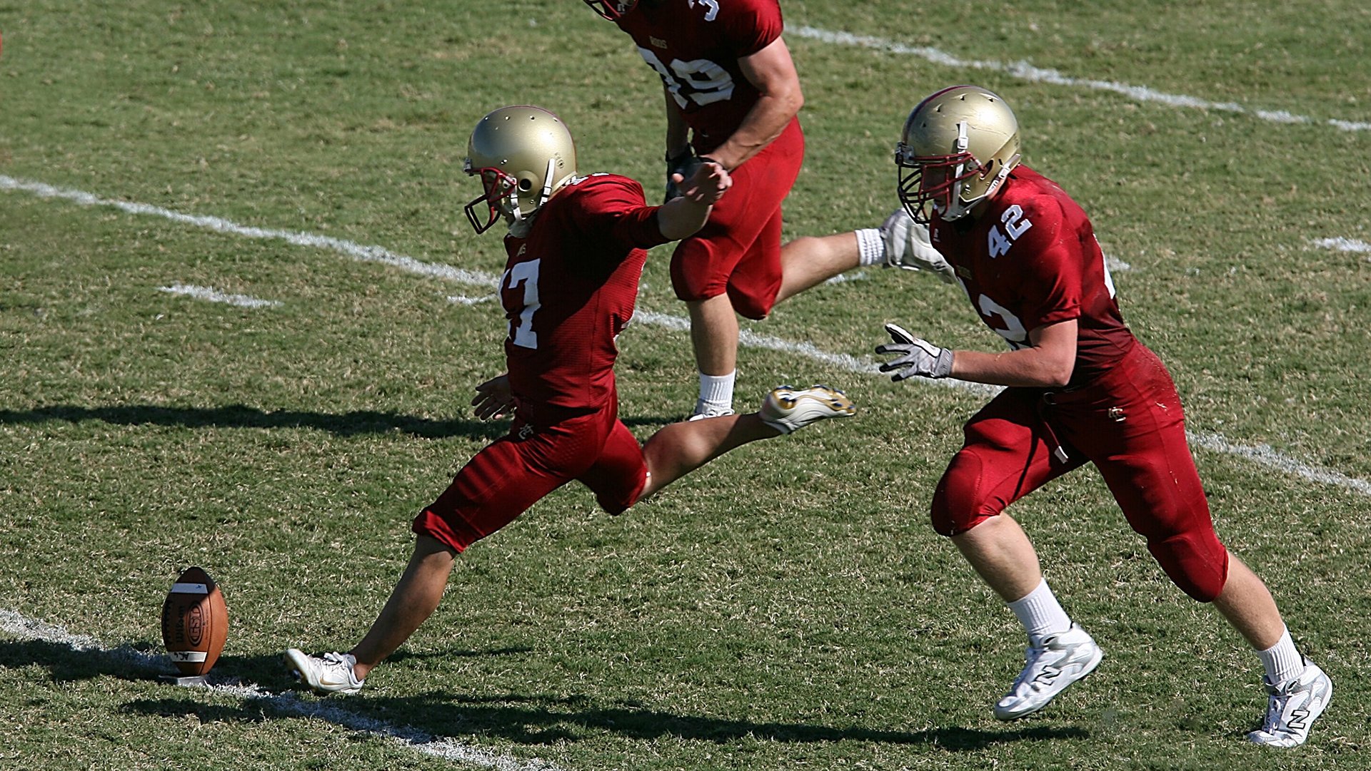 中国足球年度技战术培训课程内容归类，足球技战术训练全书pdf